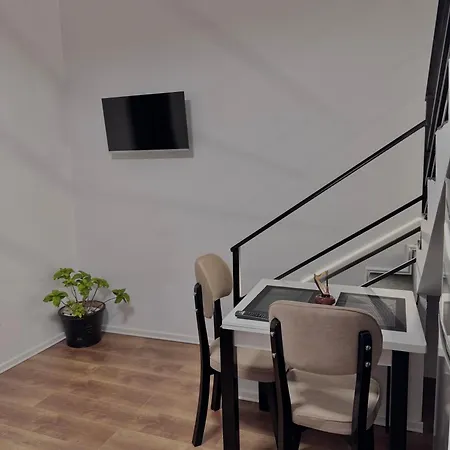 Nest * Τίρανα