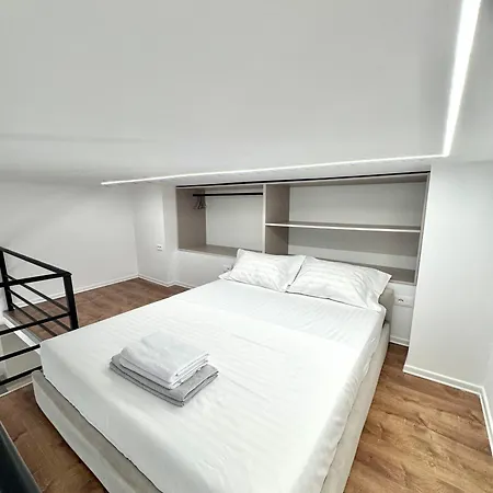 Nest * Τίρανα